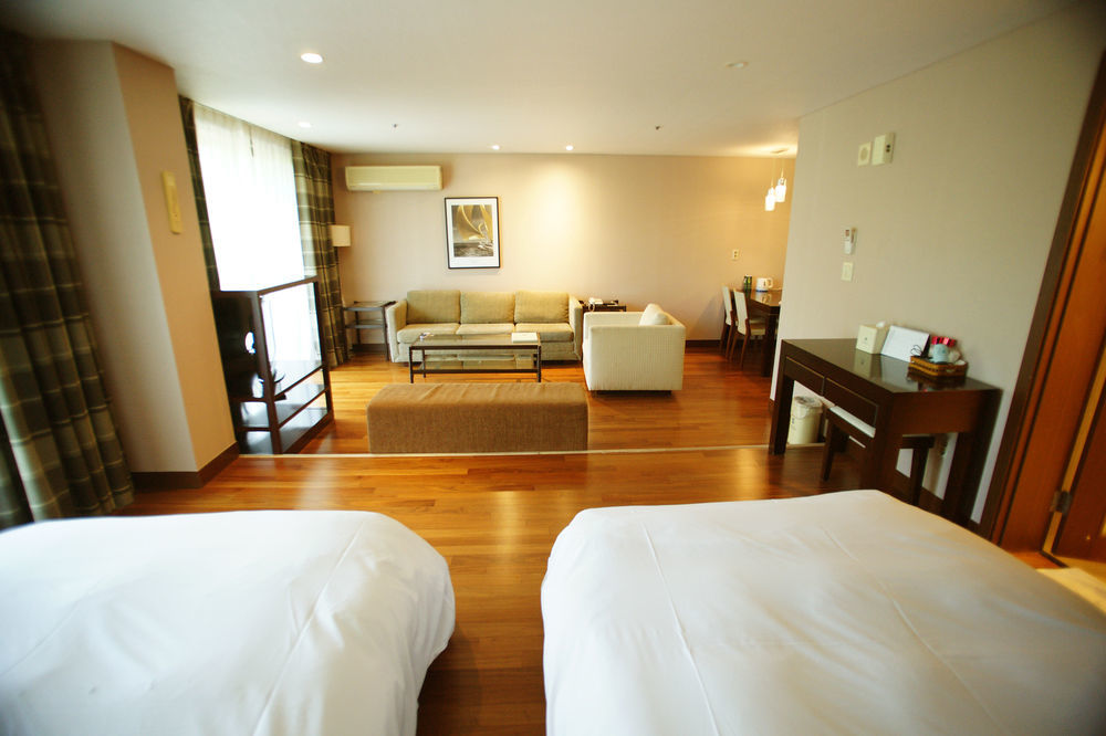 Lake Hills Jeju Resort Seogwipo Esterno foto