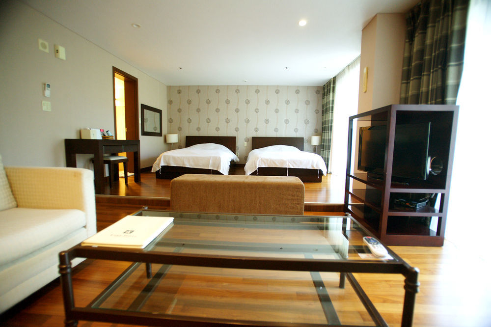 Lake Hills Jeju Resort Seogwipo Esterno foto