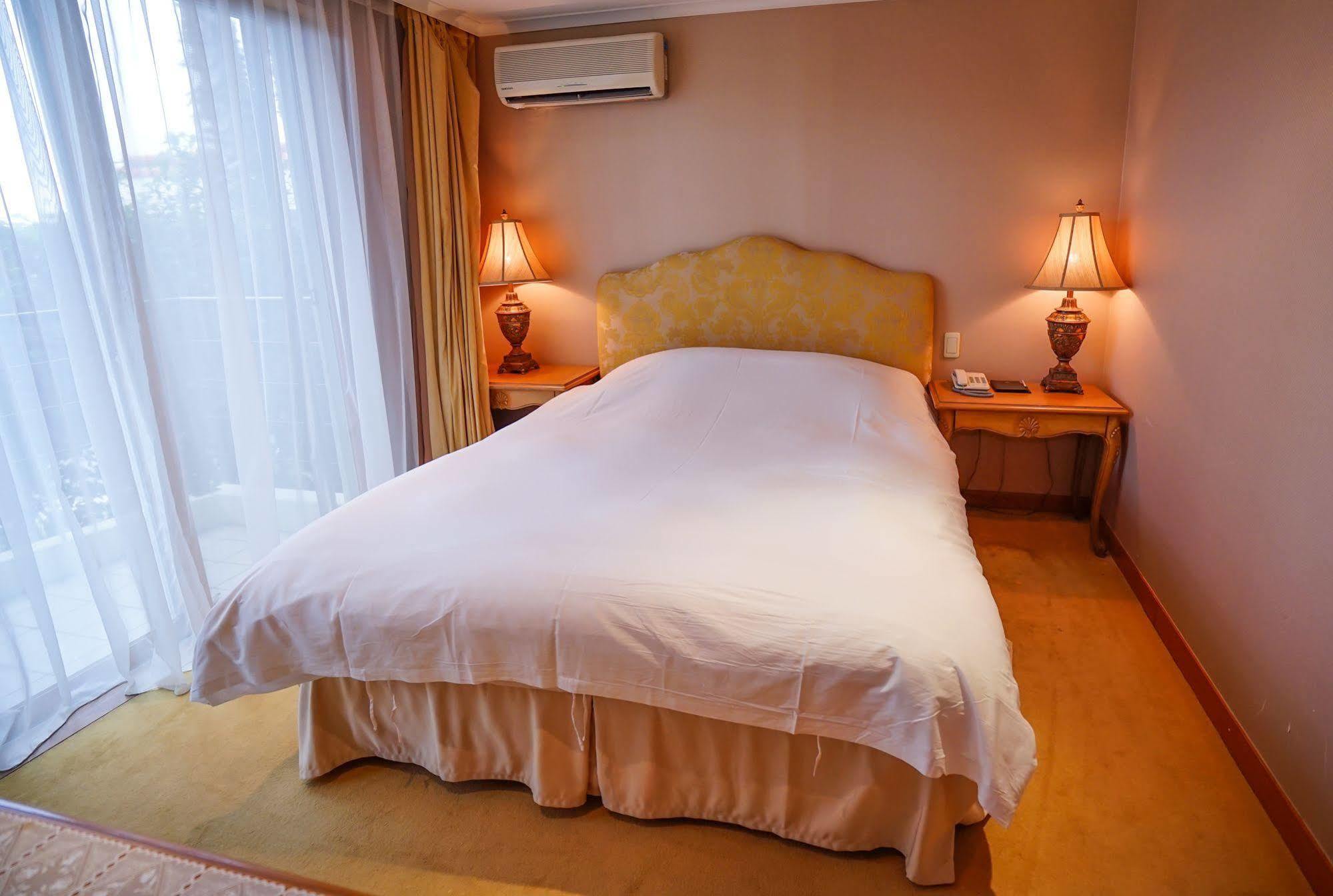 Lake Hills Jeju Resort Seogwipo Esterno foto